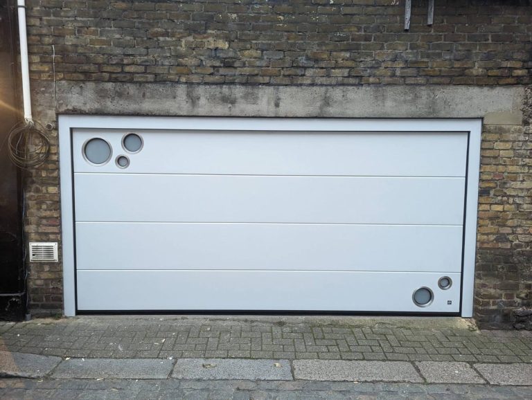 Ryterna flush slick sectional door